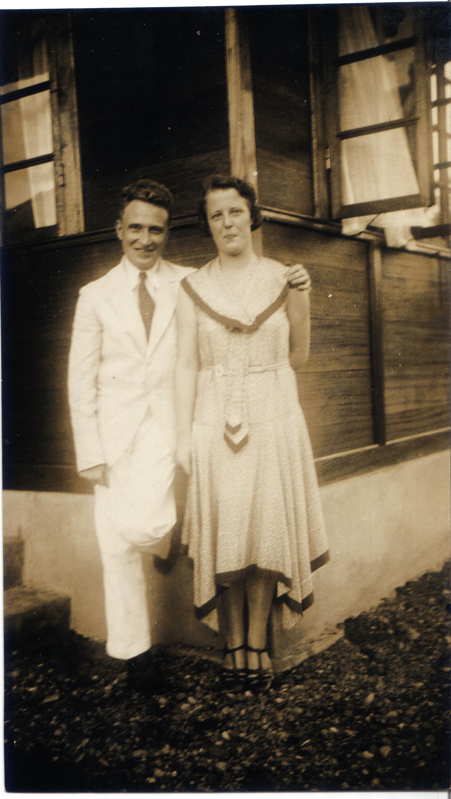 opa en oma Kreeftenberg  huis Padang Sidempoean 1934